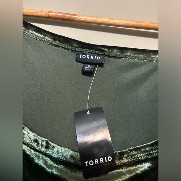 TORRID NWT Crushed Velvet Off Shoulder Top - Picture 5 of 10